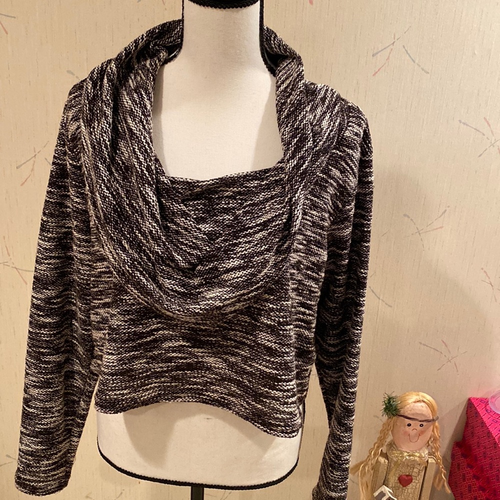 Sympli cropped top.